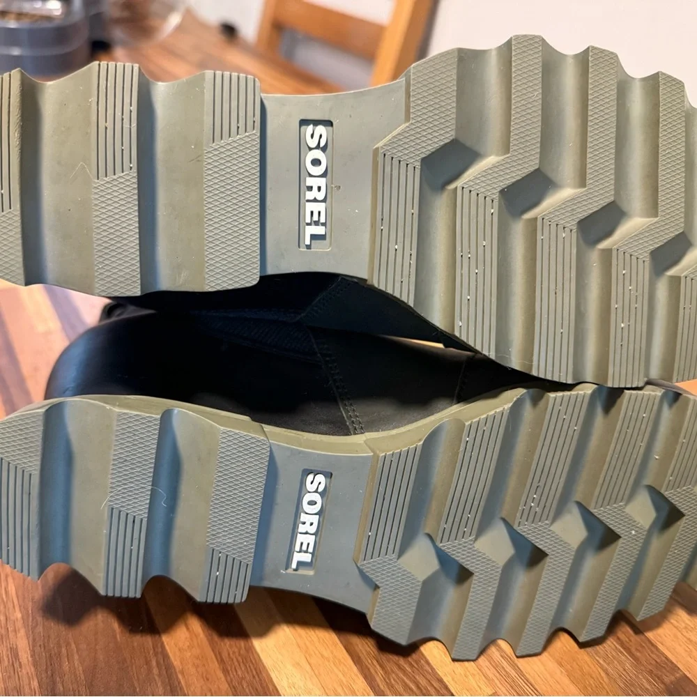 Sorel Black and Dark Green ( but looks black) Wedge Joan of Arctic Ankle Boots - Picture 1 of 7